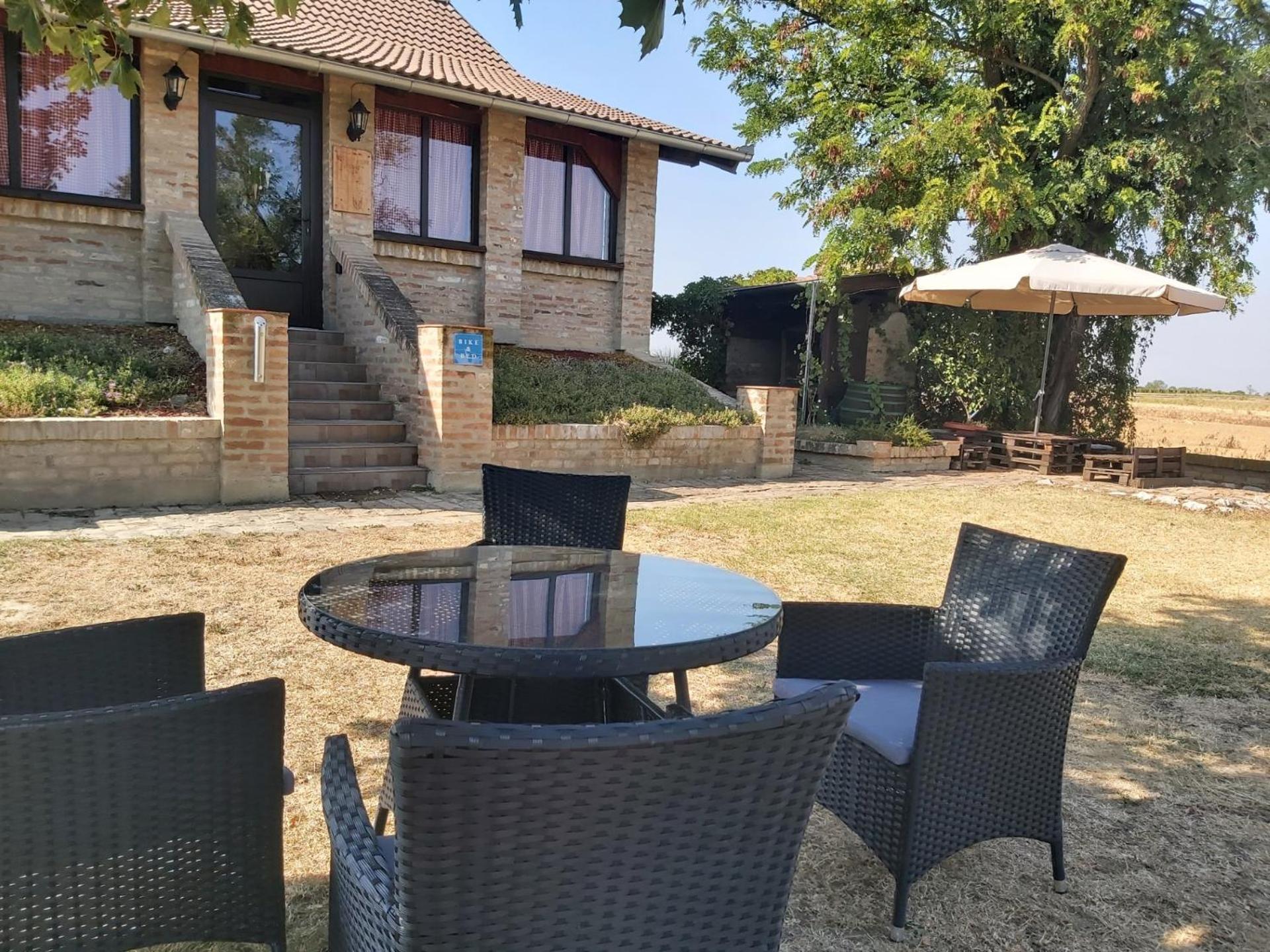 Izletiste Opatovac Guest House Екстериор снимка