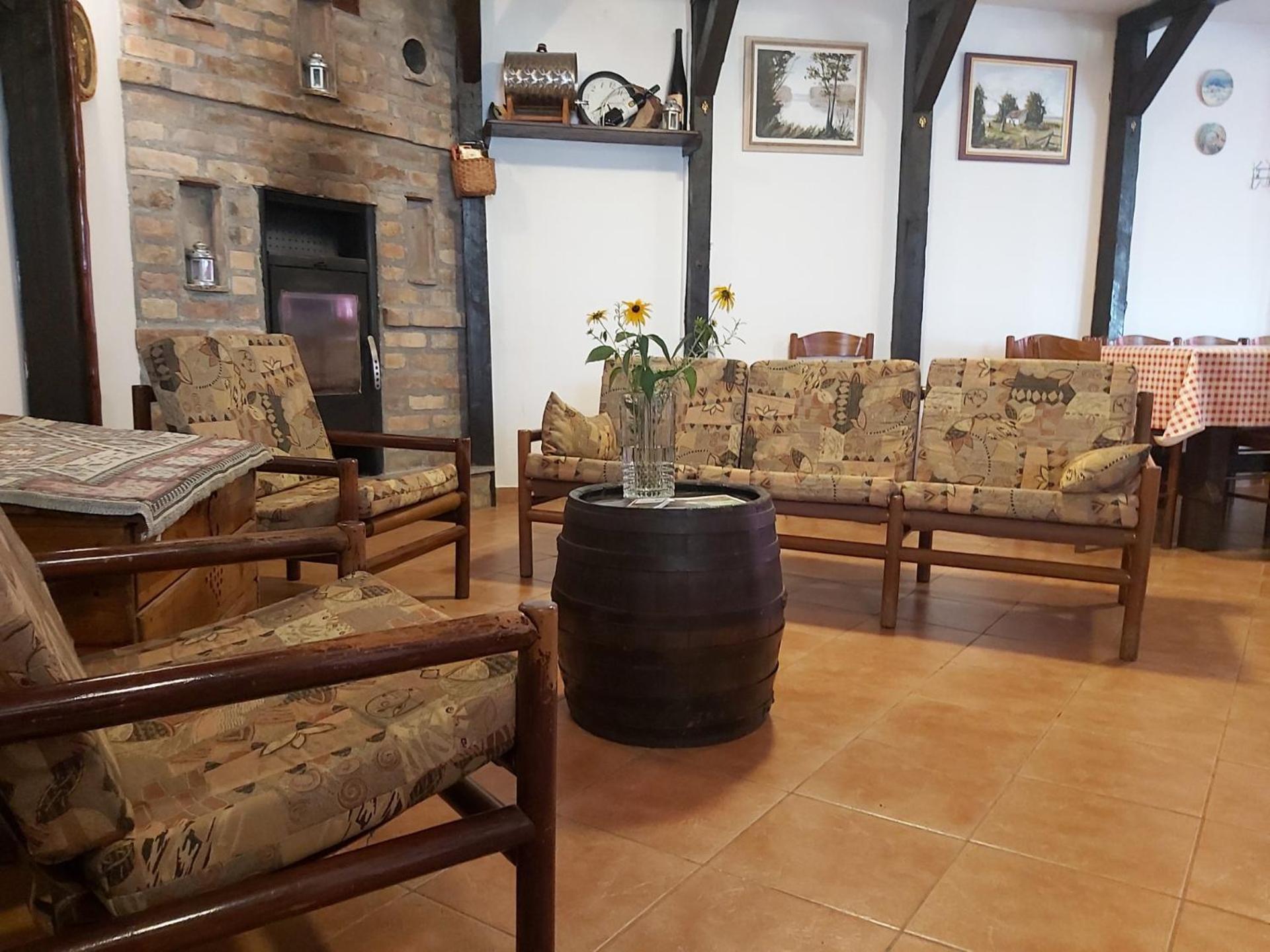 Izletiste Opatovac Guest House Екстериор снимка